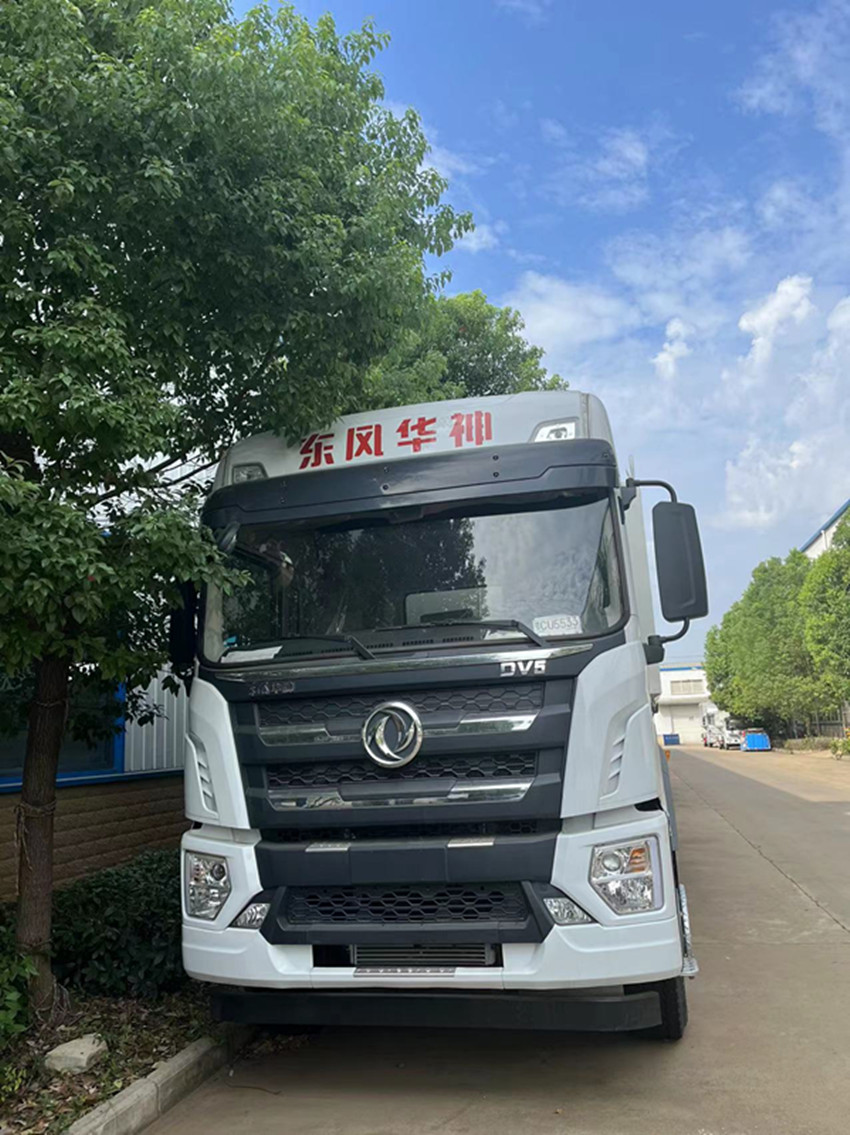 國六東風(fēng)華神前四后八散裝飼料運(yùn)輸車