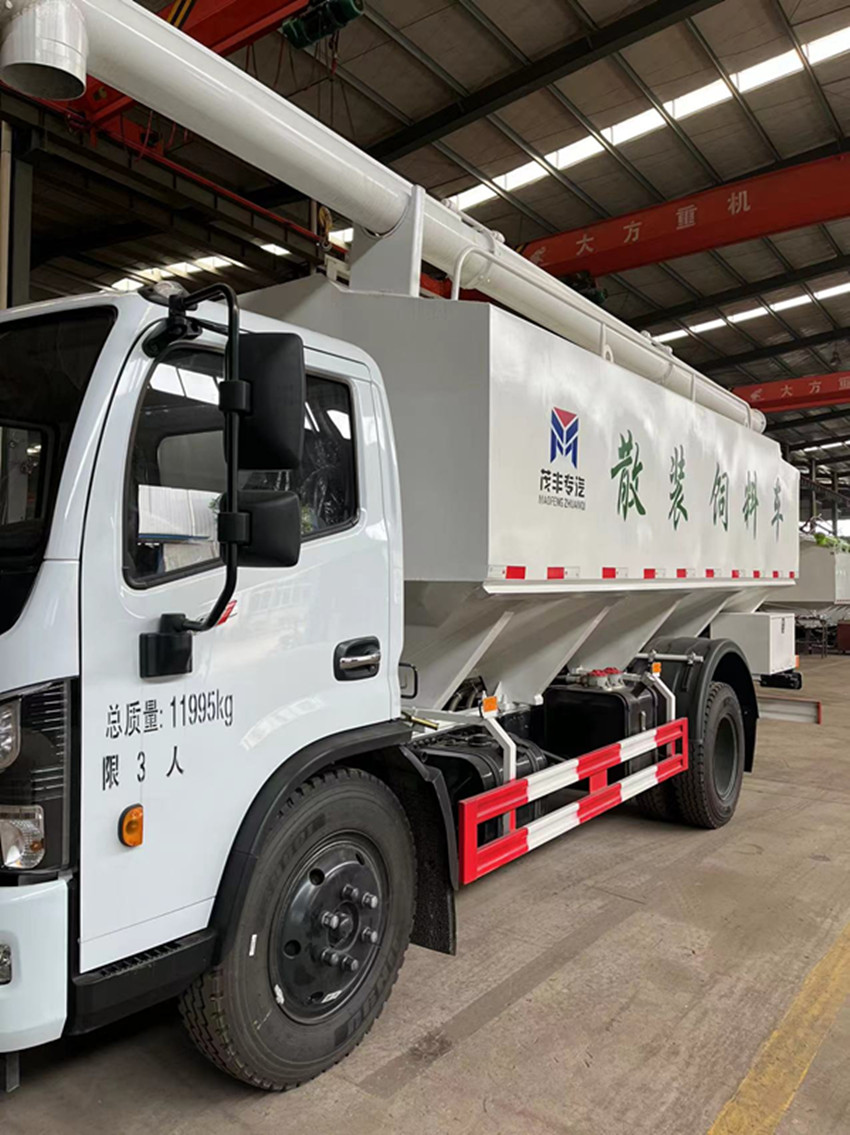 東風(fēng)國六福瑞卡云內(nèi)170馬力(17方)散裝飼料運(yùn)輸車